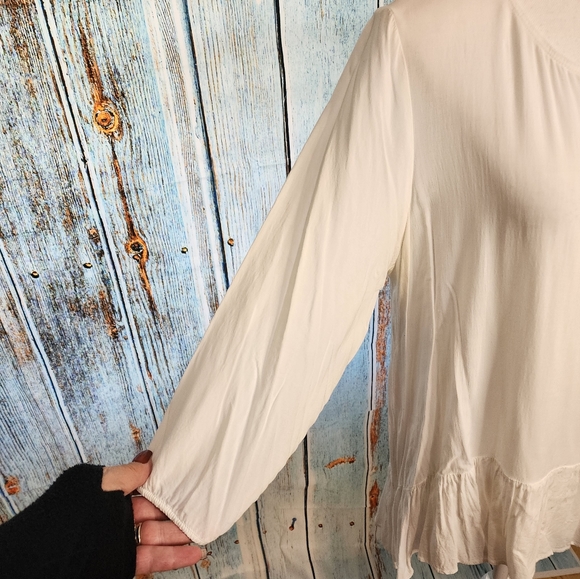 Vera Wang Semi-Sheer Rounded Neck Tunic - Picture 6 of 12